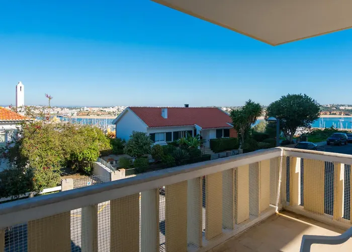 Apartment Seaside Retreat *